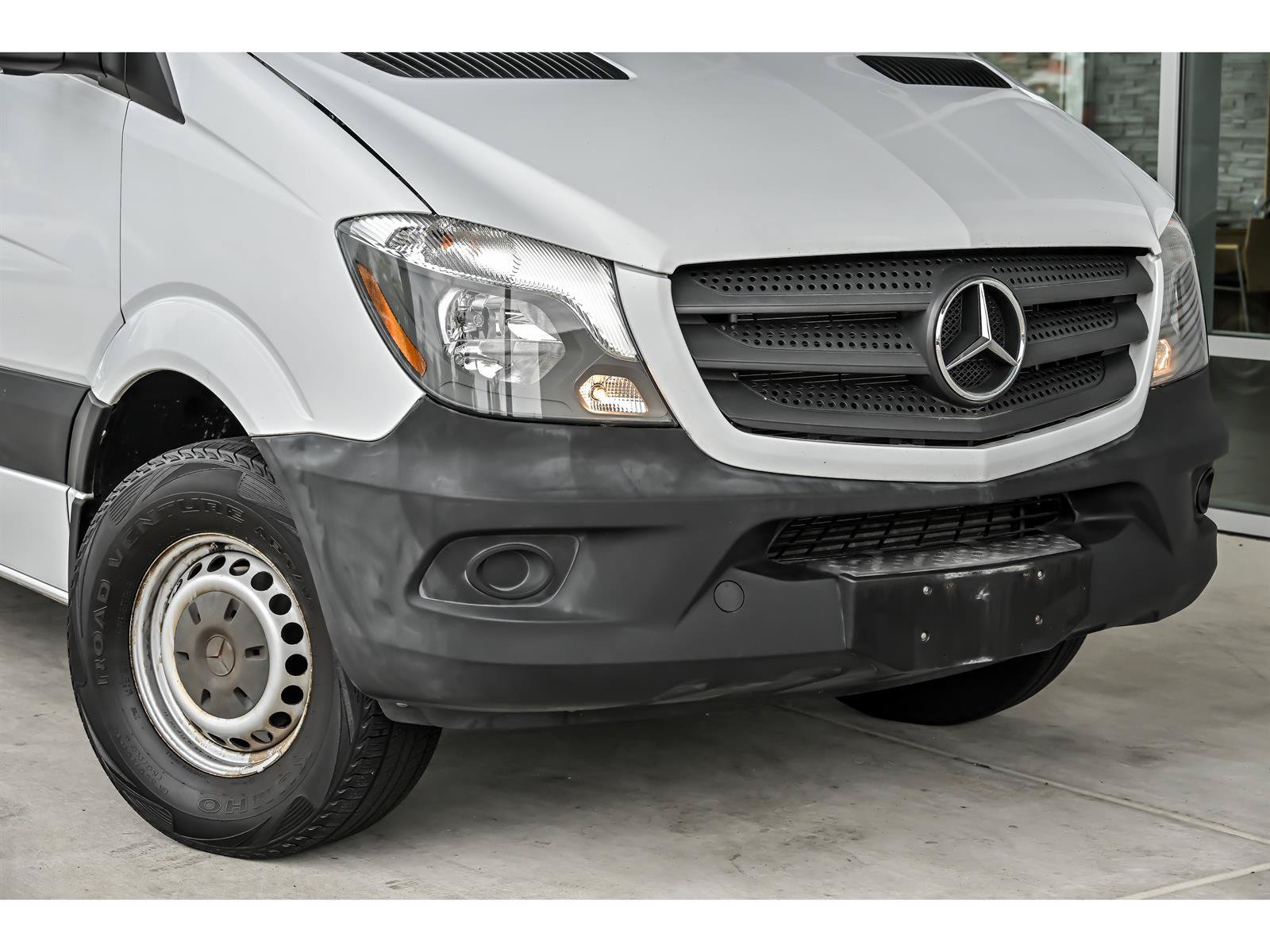 Used 2017 Mercedes-Benz Sprinter 2500 image 2