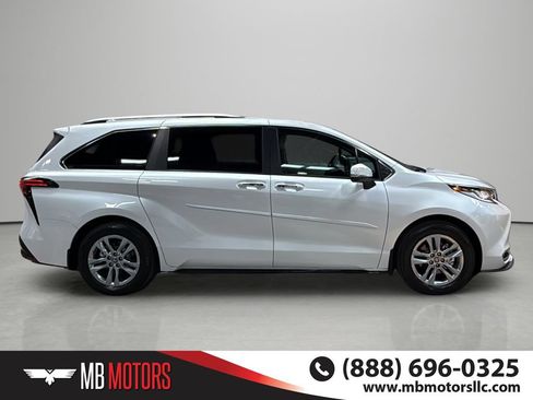 Used 2024 Toyota Sienna Limited AWD/4WD image 5