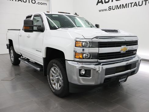Used 2017 Chevrolet Silverado 2500 LT w/ LT Convenience Package AWD/4WD image 2