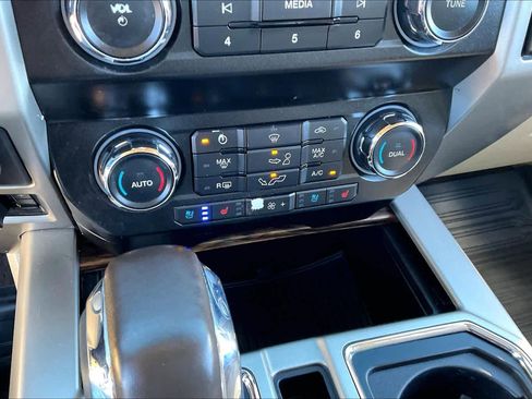 Used 2020 Ford F150 Lariat image 30