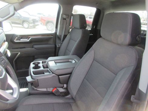 New 2026 GMC Sierra 1500 SLE image 13