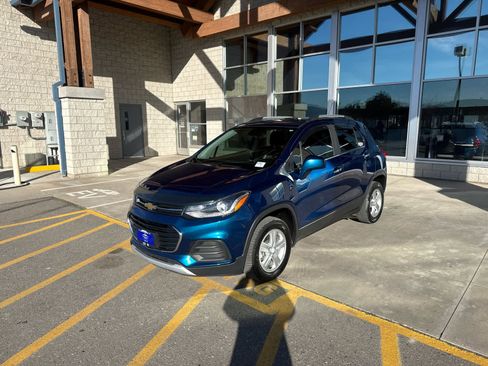 Used 2020 Chevrolet Trax LT w/ Driver Confidence Package image 1