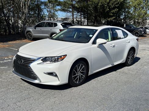 Used 2017 Lexus ES 350 w/ Luxury Package image 3