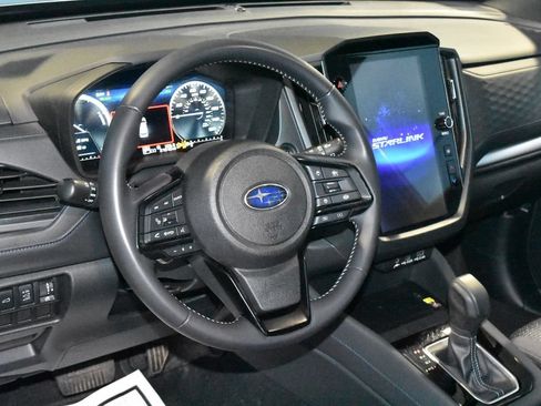 Used 2025 Subaru Forester Premium AWD/4WD image 2