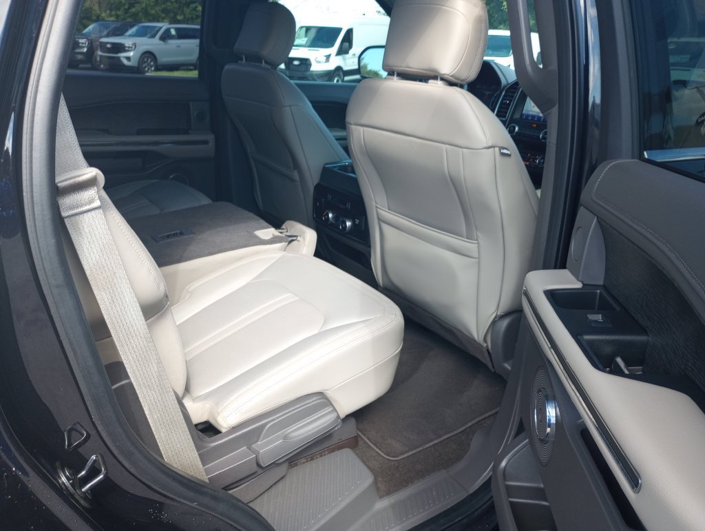 Used 2020 Ford Expedition Limited RWD image 12