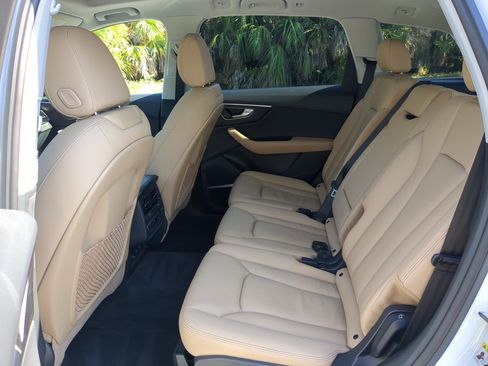 Used 2025 Audi Q7 2.0T Premium w/ Convenience Plus Package image 16