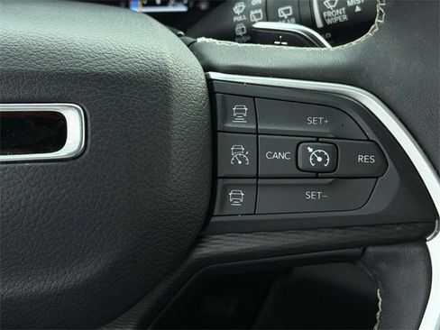 Used 2024 Jeep Grand Cherokee L Laredo image 30