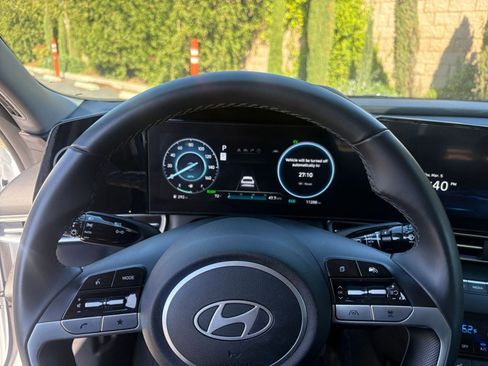 Used 2025 Hyundai Elantra Limited image 29