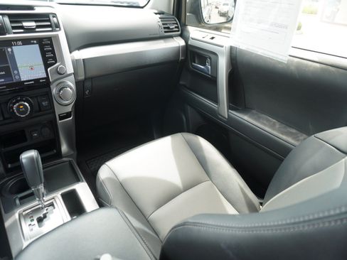 Used 2022 Toyota 4Runner SR5 Premium w/ Moonroof Package RWD image 20