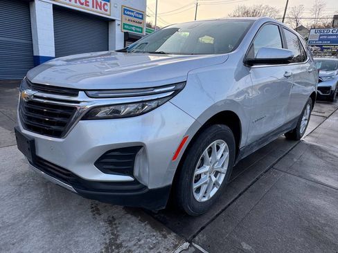 Used 2022 Chevrolet Equinox LT image 1