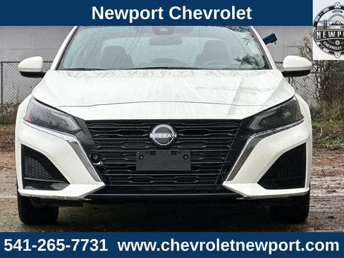 Used 2024 Nissan Altima 2.5 SV w/ SV Premium Package image 10