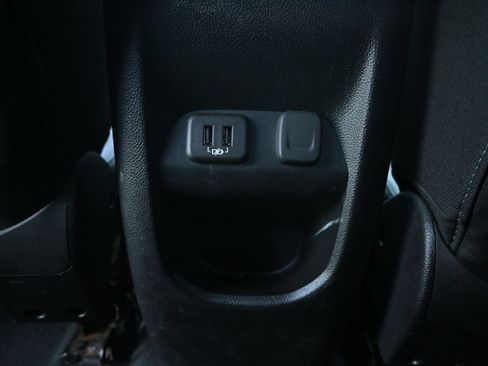 Used 2019 Chevrolet Colorado Z71 image 37