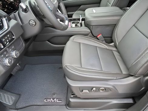 New 2026 GMC Yukon Denali w/ Sun & Power Step Package AWD/4WD image 32