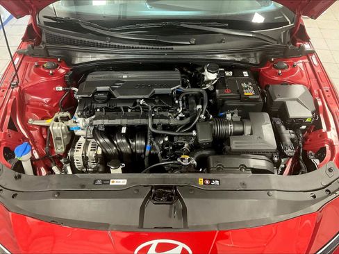 Used 2025 Hyundai Elantra Limited image 49