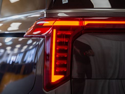 Used 2025 Kia Carnival SX Prestige image 7