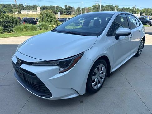 Used 2023 Toyota Corolla LE FWD image 3