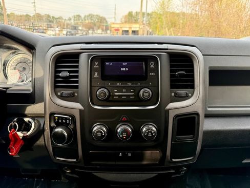 Used 2017 RAM 1500 Express RWD image 19
