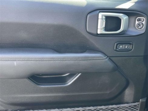 Used 2023 Jeep Wrangler Unlimited Sahara image 26