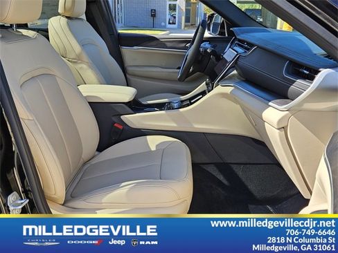 New 2025 Jeep Grand Cherokee Limited w/ Luxury Tech Group II image 17