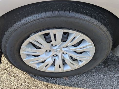 Used 2012 Toyota Camry LE image 25