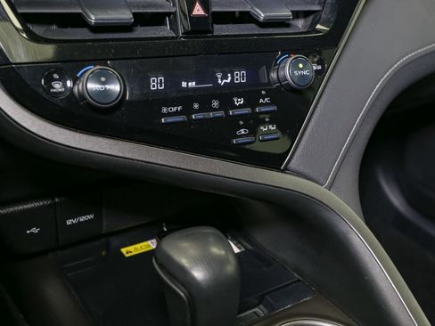 Used 2022 Toyota Camry XSE image 30