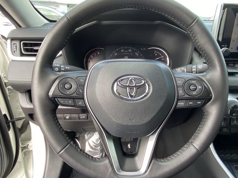 Used 2025 Toyota RAV4 XLE FWD image 24
