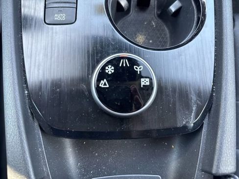 Used 2024 Nissan Rogue SV w/ SV Premium Package image 16