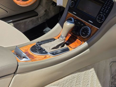 Used 2012 Mercedes-Benz SL 550 image 18