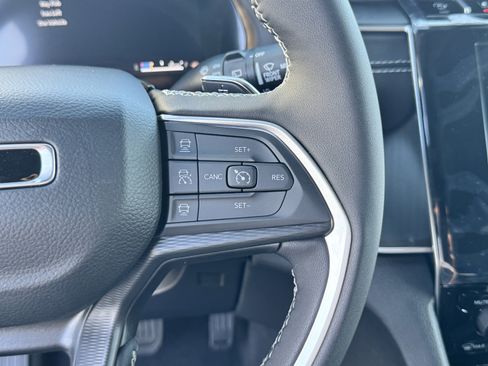 New 2025 Jeep Grand Cherokee Altitude image 23