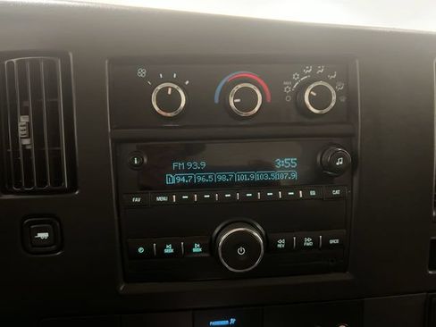 Used 2019 Chevrolet Express 3500 w/ Power Convenience Package RWD image 12