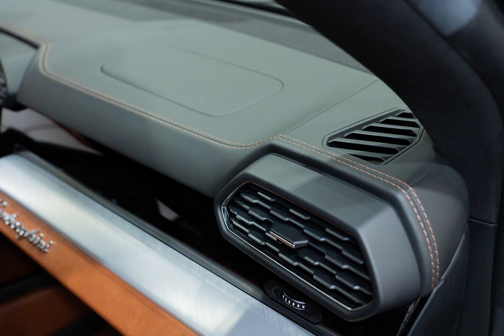 Used 2021 Lamborghini Urus AWD/4WD image 57