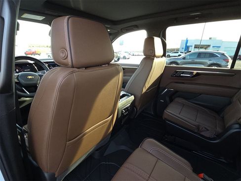 New 2026 Chevrolet Suburban High Country image 28