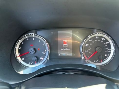 Used 2022 Toyota Highlander LE AWD/4WD image 32