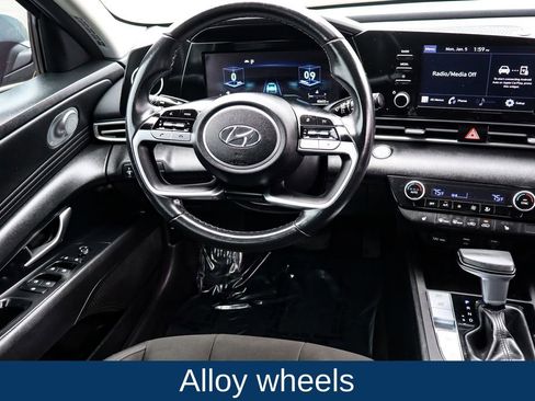 Used 2021 Hyundai Elantra SEL w/ Convenience Package image 20