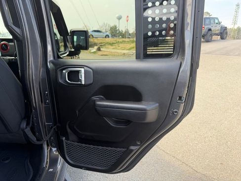 Used 2023 Jeep Gladiator Sport image 34
