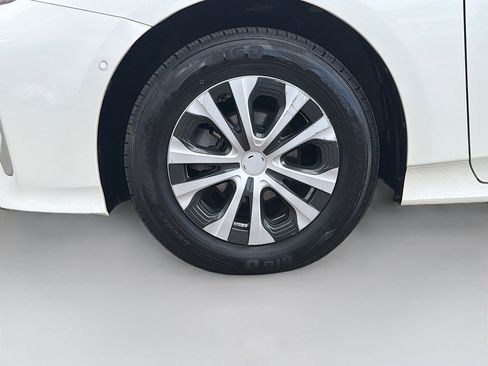 Used 2020 Toyota Prius XLE AWD/4WD image 11