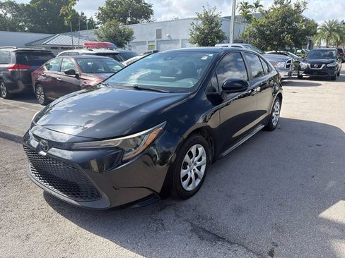 Used 2020 Toyota Corolla LE FWD image 3