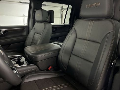 Certified 2025 Chevrolet Suburban High Country image 20