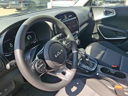 Used 2023 Kia Soul S FWD image 27