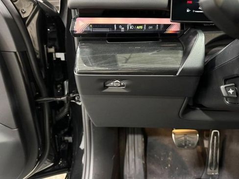 New 2026 BMW 530i xDrive w/ M Sport Package AWD/4WD image 30