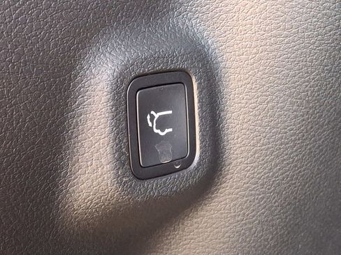 Used 2024 Jeep Compass Latitude w/ Convenience Group AWD/4WD image 29