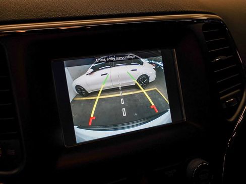 Used 2021 Jeep Grand Cherokee Laredo RWD image 25
