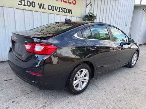Used 2018 Chevrolet Cruze LT image 3