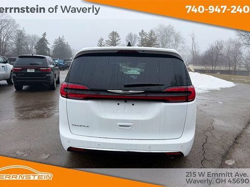 New 2026 Chrysler Pacifica Select image 30