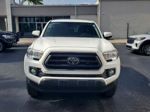 Used 2022 Toyota Tacoma SR5 w/ Technology Package RWD image 2