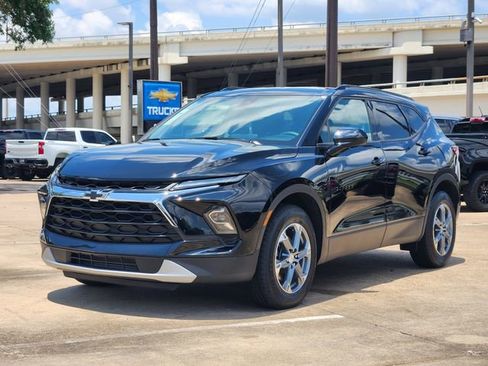 Used 2024 Chevrolet Blazer LT w/ Convenience Package FWD image 3