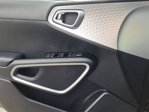 Used 2021 Kia Soul LX image 15