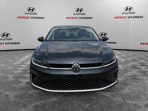 Used 2025 Volkswagen Jetta SE FWD image 8