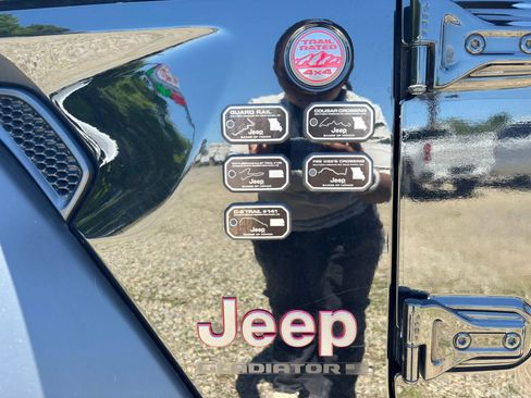 Used 2023 Jeep Gladiator Rubicon w/ Cold Weather Group AWD/4WD image 3