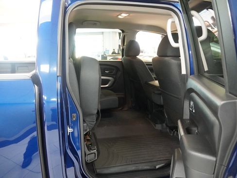 Used 2019 Nissan Titan SV AWD/4WD image 23